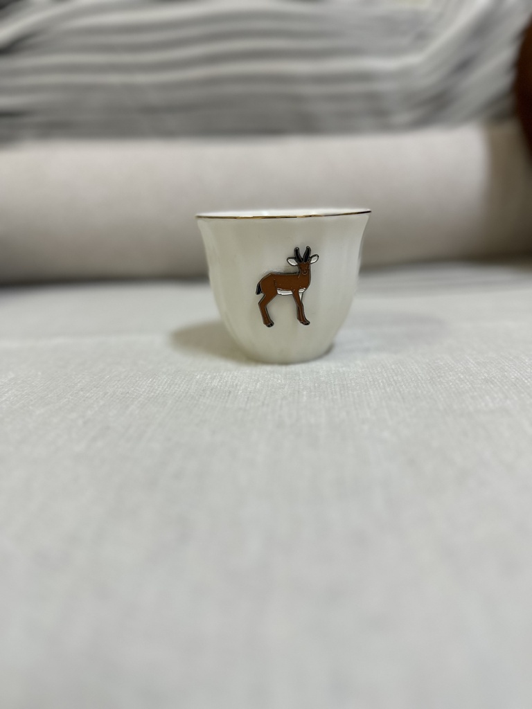 مدخن ابيض بشعار الغزال