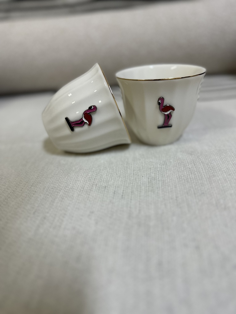 مدخن ابيض بشعار حديدي