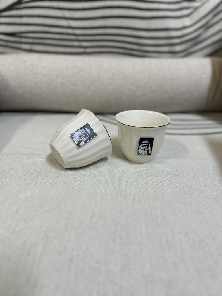 مدخن و كوب بشعار حديدي