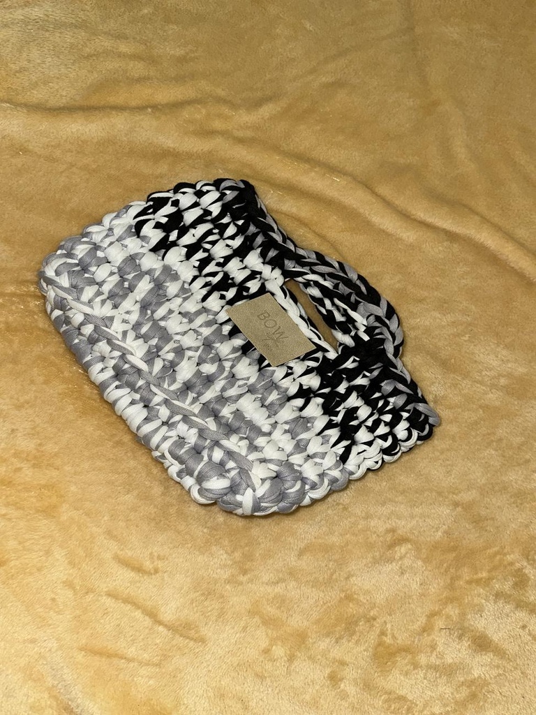 شنطة كورشية سلفر و ابيض و اسود