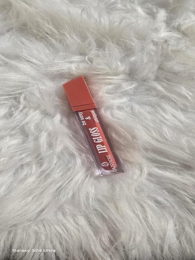 Long-Lasting Matte Lipstick from Warda Beauty