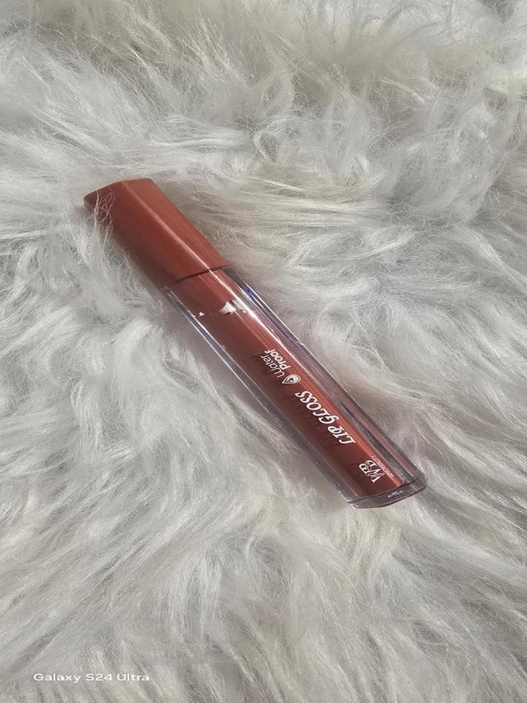 Long-Lasting Matte Liquid Lipstick from Warda Beauty