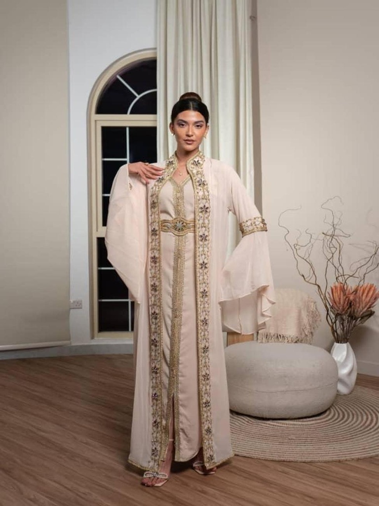 Women's caftan with chiffon sleeves elegantly embroidered in a modern style