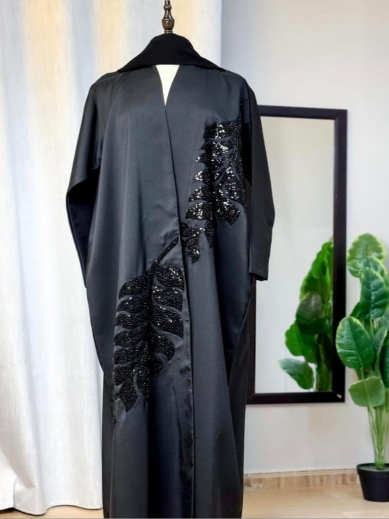 Embroidered Kuwaiti abaya