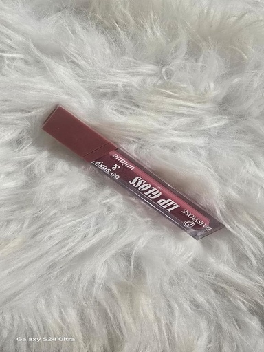 Long-Lasting Matte Lipstick from Warda Beauty.
