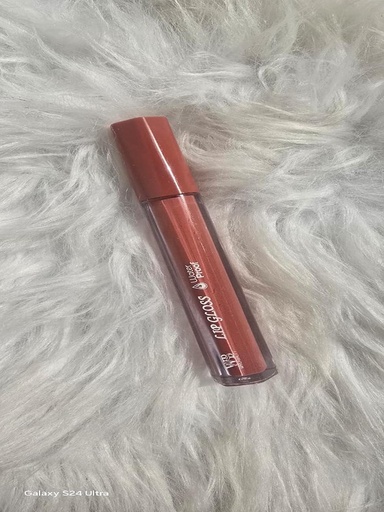 Long-Lasting Matte Lipstick from Warda Beauty