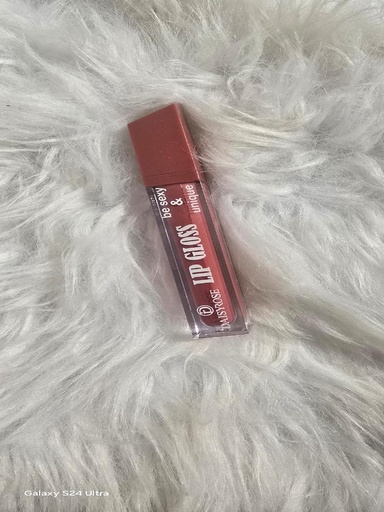 Long-Lasting Matte Lipstick from Warda Beauty
