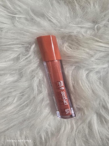 Long-Lasting Matte Lipstick from Warda Beauty