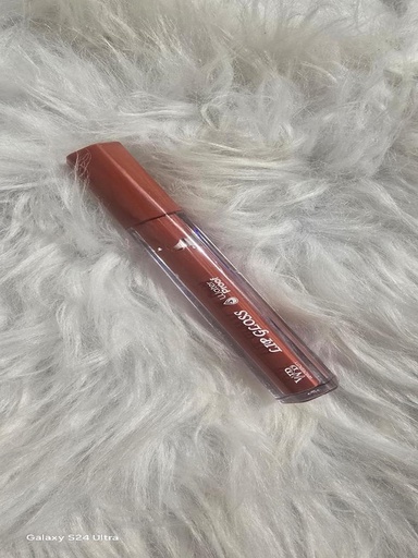 Long-Lasting Matte Liquid Lipstick from Warda Beauty