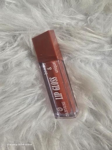 Long-Lasting Matte Lipstick from Warda Beauty