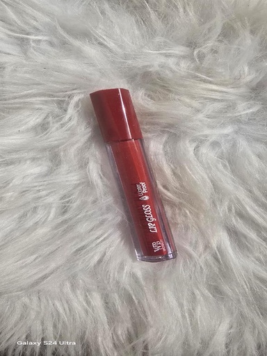 Long-Lasting Matte Lipstick from Warda Beauty