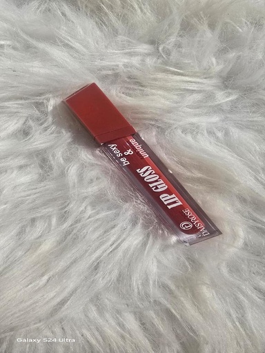 Long-Lasting Matte Lipstick from Warda Beauty
