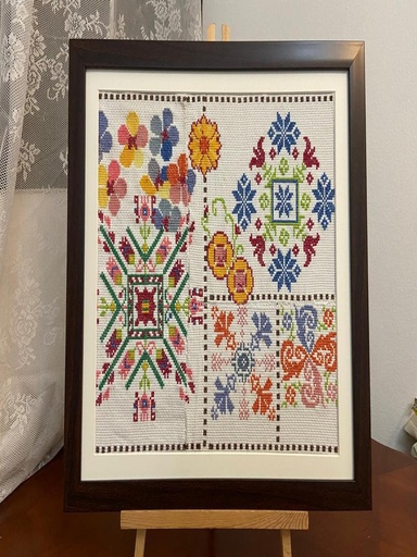 أنماط تراثية وزخارف ملونة _لوحة تطريز يدوي