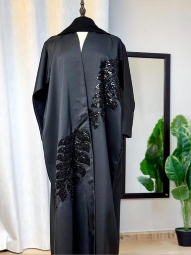 Embroidered Kuwaiti abaya
